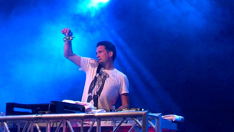 Entrer en relation avec DJ Antoine