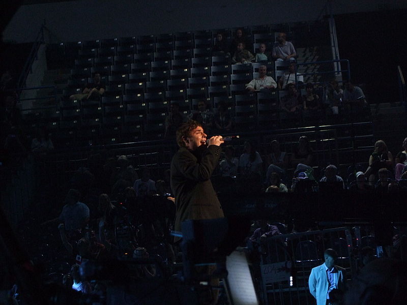 Entrer en contact avec Paolo Meneguzzi