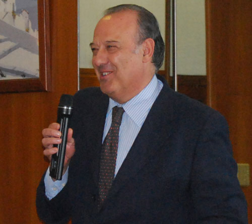Entrer en contact avec Antonio Albanese