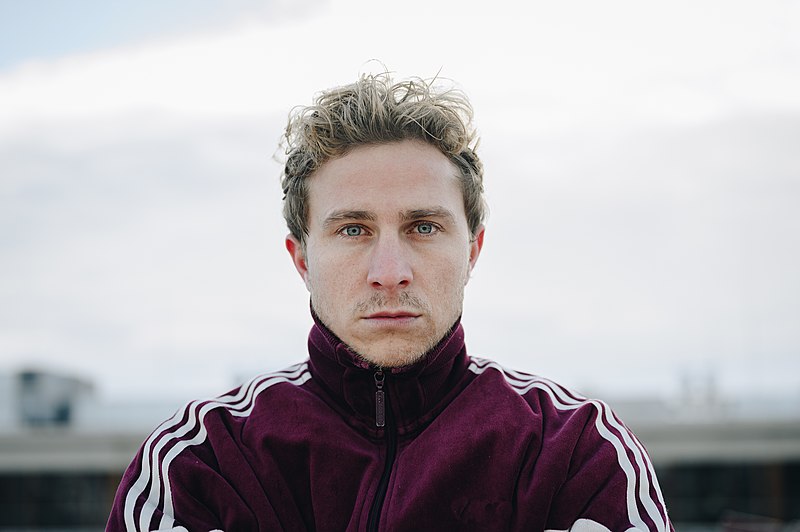 Entrer en relation avec Max Hubacher