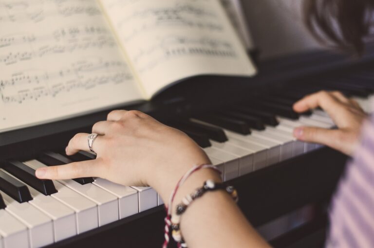Joindre le service client pour avoir les informations des acteurs essentiels du marché des partitions et des accessoires musicaux en 2025 en Suisse