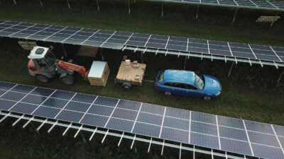 Joindre le service client pour avoir les informations des acteurs essentiels du marché des énergies renouvelables (panneaux solaires) en 2025 en Suisse